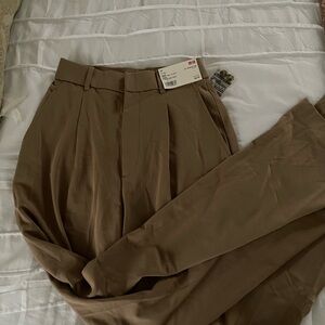 Uniqlo pleated High-Waist Trousers in Taupe